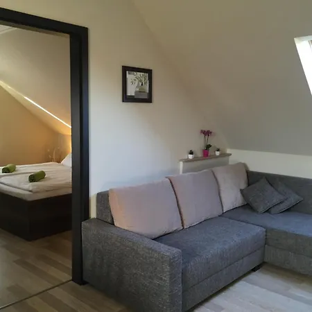 Dunazug Apartmanhaz شقة Dömös