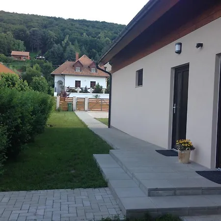 Apartment Dunazug Apartmanhaz Domos