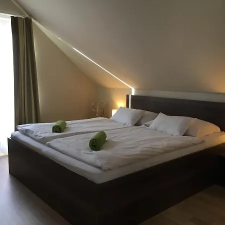 Dunazug Apartmanhaz Apartment Domos