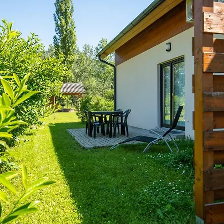 Dunazug Apartmanhaz Domos