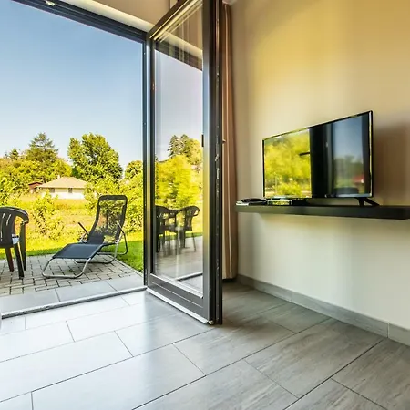 Dunazug Apartmanhaz Domos