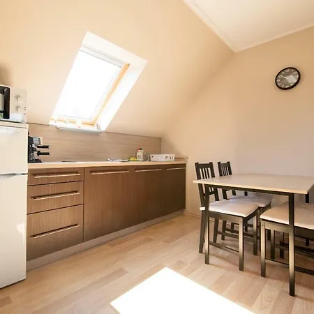 Dunazug Apartmanhaz Domos