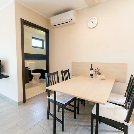 Apartment Dunazug Apartmanhaz Domos