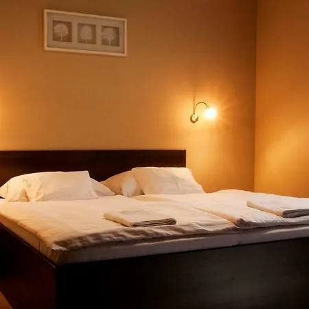 Dunazug Apartmanhaz Domos
