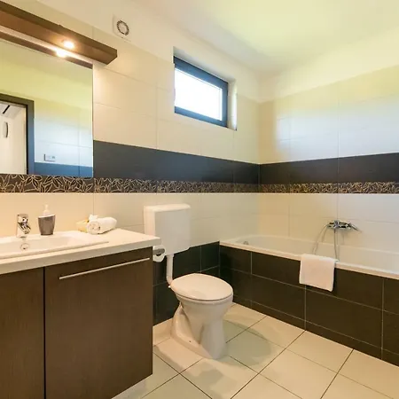 Daire Dunazug Apartmanhaz *