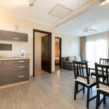 Dunazug Apartmanhaz Domos